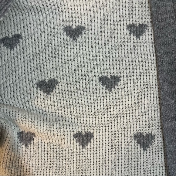 Sincerely Jules Gray and White Heart Open Front Chunky Cardigan size XS - Picture 7 of 9